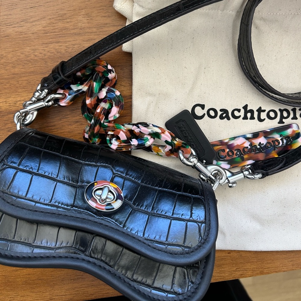 Coachtopia coach wavy dinky bag in croc